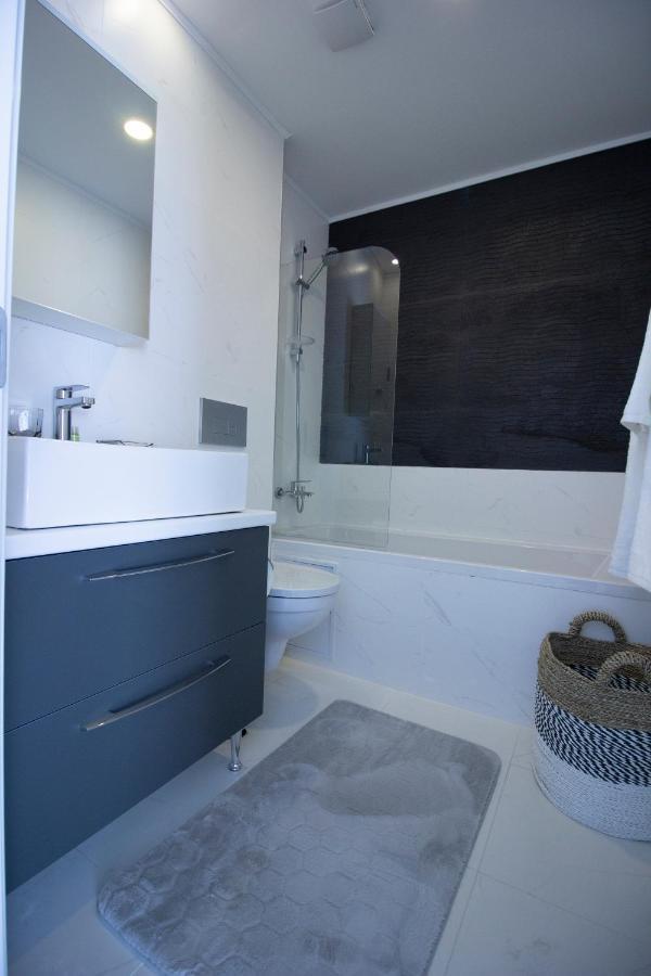 Single Room A503 Stayinn By Cosmopolis Stefanestii de Jos Exterior photo